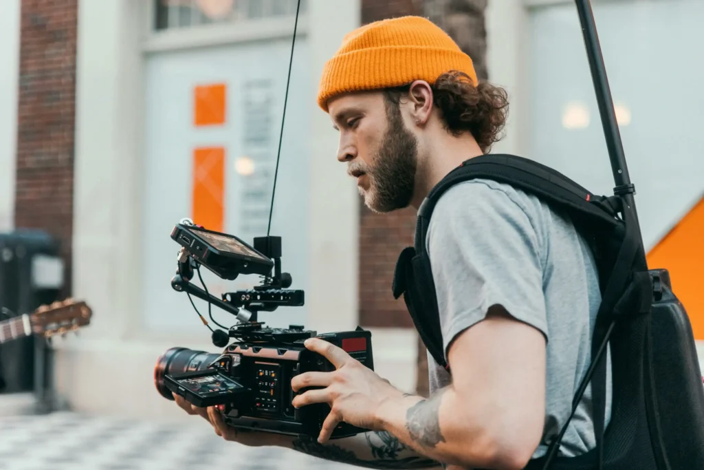 Best Mirrorless Cameras in 2025 – Top 5 Picks for Every Photographer Canon camera