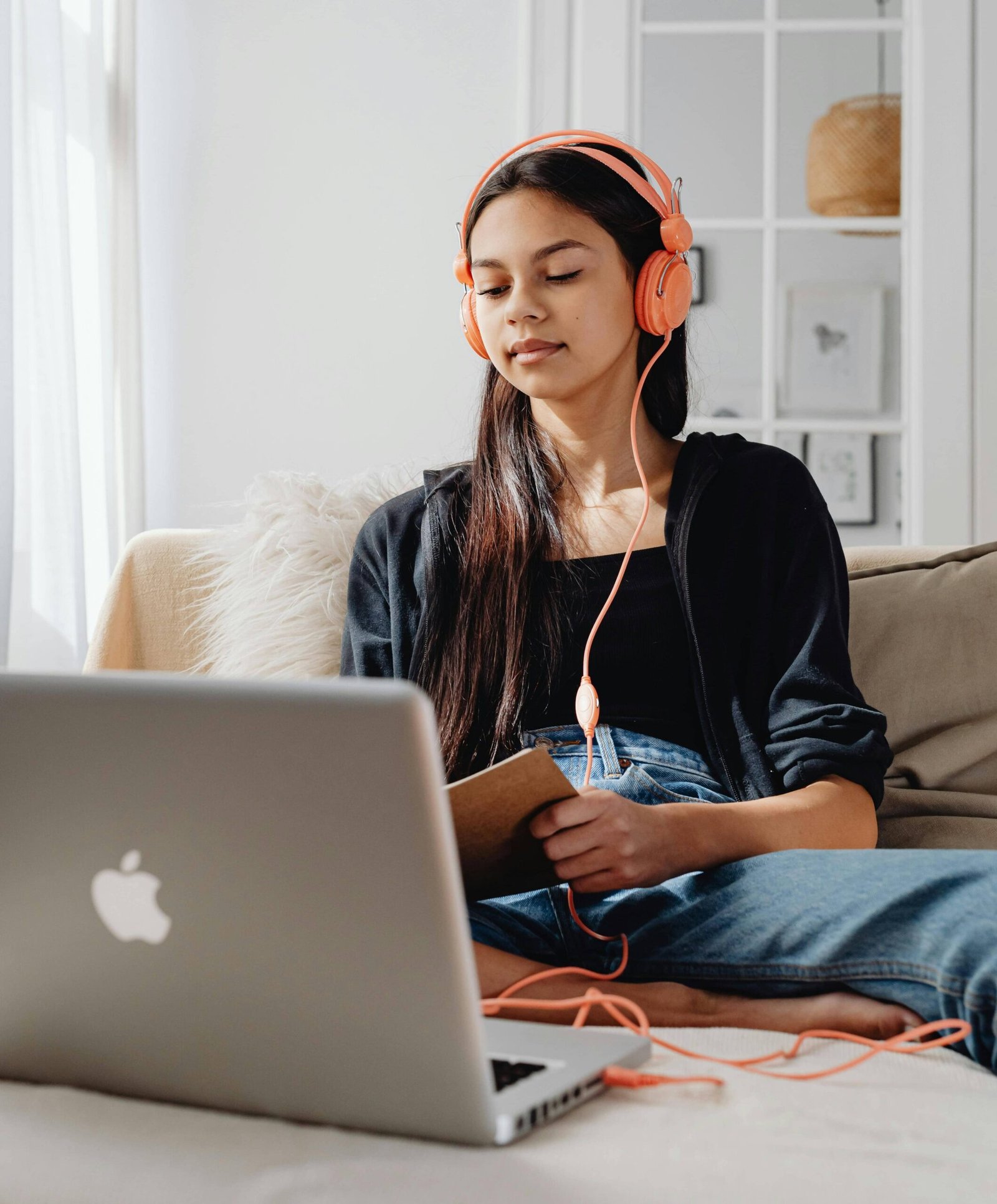 Noise-cancelling headphone-under-2000